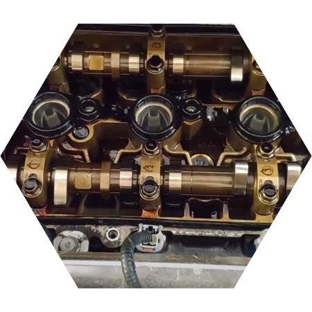 двигатель Киа Соул со снятой клапанной крышкой